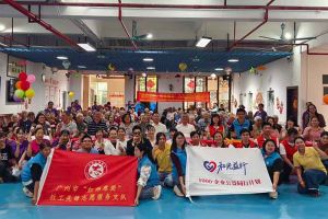 金秋送暖传真情，MK国际,MK（中国）一站式体育服务官方网站集团党支部重阳敬老在行动